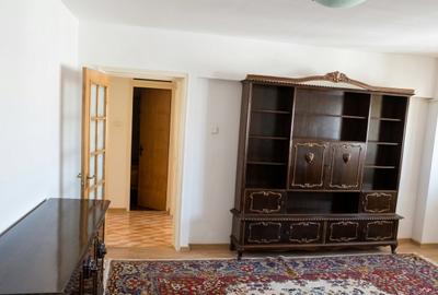 Apartament cu 3 camere semidecomandat în Aviației