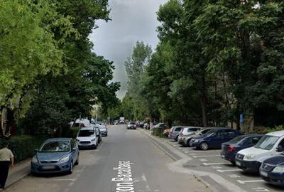 Apartament cu 3 camere semidecomandat în Berceni