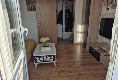 Apartament cu 3 camere decomandat, mobilat în Alexandru cel Bun