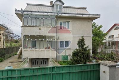 Casă individuală cu 7 camere în Central