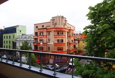 Apartament cu 4 camere decomandat, mobilat în Dacia