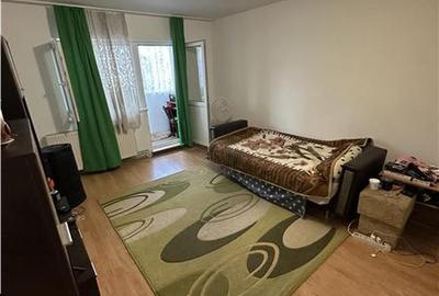 Apartament cu 4 camere decomandat în Lipovei