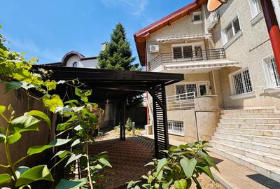 Casă individuală cu 9 camere în Vatra Luminoasă
