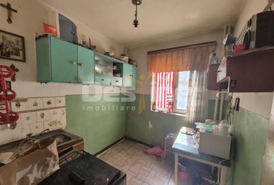 Apartament cu 2 camere decomandat în CET