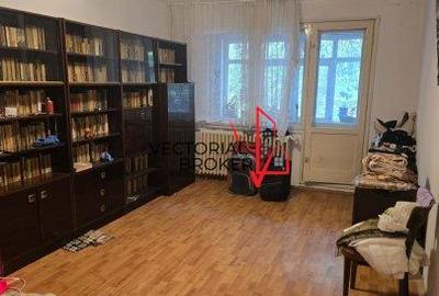 Apartament cu 3 camere decomandat în Dristor
