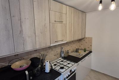 Apartament 2 camere , decomandat, et. 3, strada  Andrei Muresanu - 2