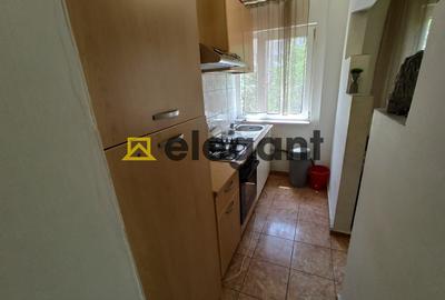 Apartament cu 3 camere semidecomandat, mobilat în Craiovița Nouă