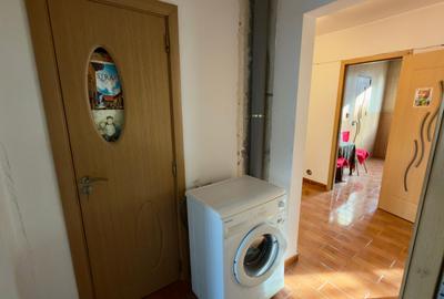 Apartament cu 3 camere decomandat în Drumul Taberei