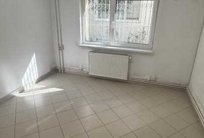 Spatiu cu 4 încaperi+2 bai | vad bun | intrare din strada-Cal Florești - 1