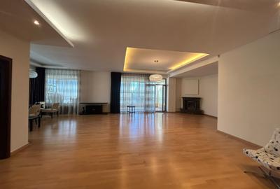 Apartament cu 4 camere decomandat în Floreasca