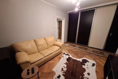 Apartament cu 2 camere semidecomandat în Tei