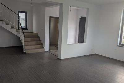 Casă individuală cu 5 camere în Central