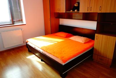 Apartament cu 3 camere decomandat în Dristor