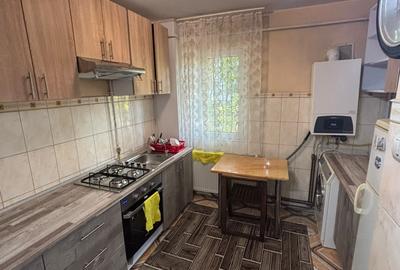 Apartament cu 2 camere semidecomandat în Podu Roș