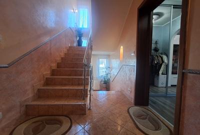 Casa individuala cu piscina. P+1+M. zona foarte buna - 25