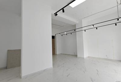 Spatiu comercial cu intrare din strada, vad comercial, zona - 3