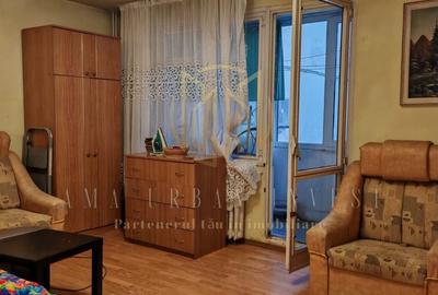 Apartament cu 3 camere decomandat în Rahova