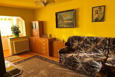 Apartament cu 3 camere decomandat, mobilat în Vasile Aaron