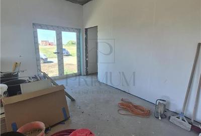 Duplex despartit prin baie - aproape de centura - toate utilitatile - 5