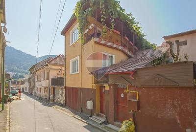 Casă cu 2 apartamente, terasă și garaj, zona Piața Unirii, Brașov - 1