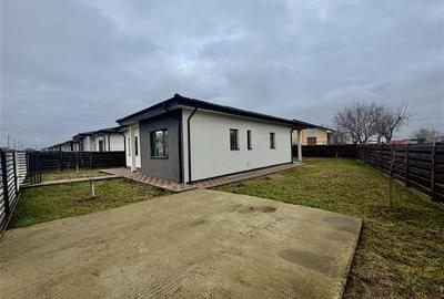 Casă individuală cu 3 camere în Miroslava