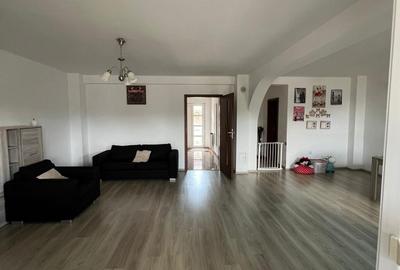 Casă individuală cu 4 camere în Cetate