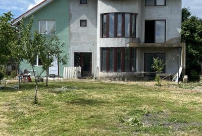 Ocazie!De vanzare doua case,teren 1000mp. - 1