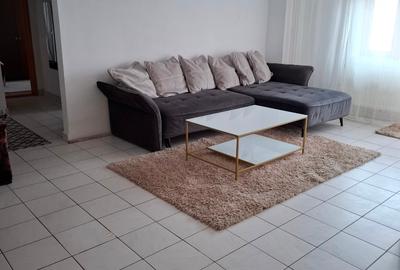 Apartament cu 3 camere decomandat, mobilat în Central
