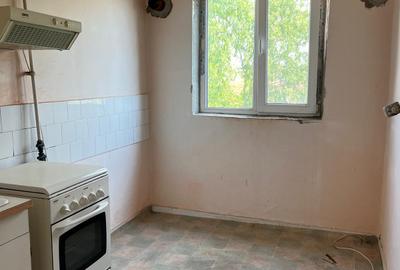 Apartament 3 camere semidecomandat, Valea Călugărească – de renovat - 5