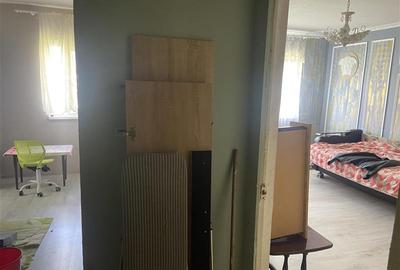 Apartament 2 camere ,etaj 1 din 4 , 54 mp, zona Inspectoratul Scolar, decomandat - 12