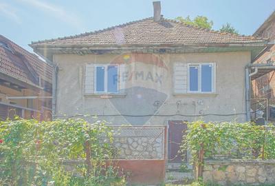 Casă cu potențial în Centrul Civic Brașov | 4 camere - 1