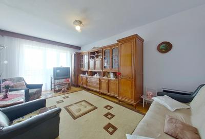 Apartament cu 3 camere decomandat în UTA