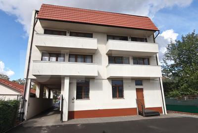 Apartament cu 3 camere decomandat în Careiului
