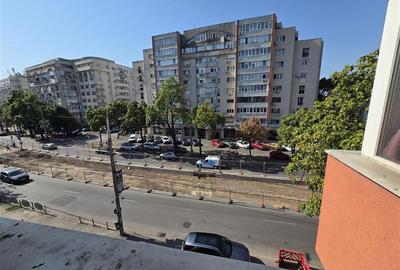 Apartament cu 3 camere semidecomandat, mobilat în Domenii