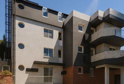 Apartament cu 3 camere semidecomandat în Unirii