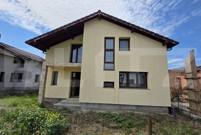 Casă individuală cu 4 camere în Nord-Vest
