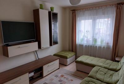 Apartament cu 4 camere decomandat, mobilat în Plopilor