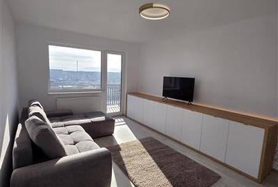 Apartament cu 3 camere decomandat, mobilat în Tractorul