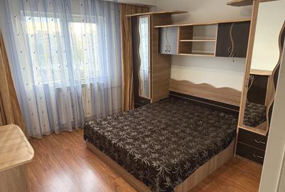 Apartament cu 3 camere decomandat, mobilat în Vitan Mall