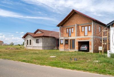 Casă / Vilă nouă de vânzare, la roșu, 5 camere, 225mp, Fântânele, Arad - 1