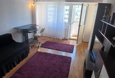Apartament cu 2 camere decomandat în Trocadero