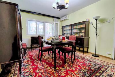 Apartament cu 3 camere decomandat în Titan