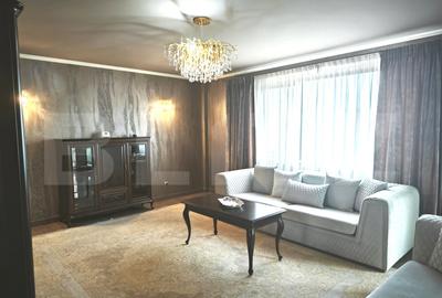 Apartament cu 3 camere decomandat, mobilat în Central