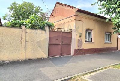 Casă cu teren generos de 1.100 mp, de vânzare în cartierul Pârneava – - 1
