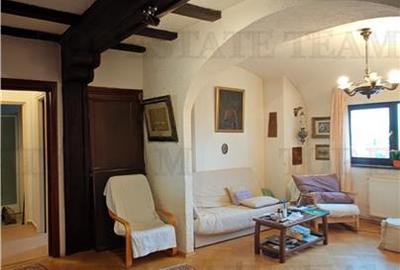 Apartament de 3 camere ultracentral, 2 intrari, lift cu acces privat, pod pentru - 3
