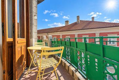 Apartament în Piața Libertății | Clădire istorică, balcon cu vedere spre piață - 21