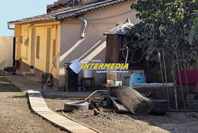 Casa veche cu Anexe I Teren 1313 mp I Lancram  I Ideala pentru investitie I - 1