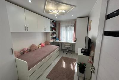Apartament cu 3 camere  de vanzare, zona Comisia Centrala - 5