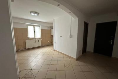 Apartament cu 3 camere decomandat în P-ța Alba Iulia