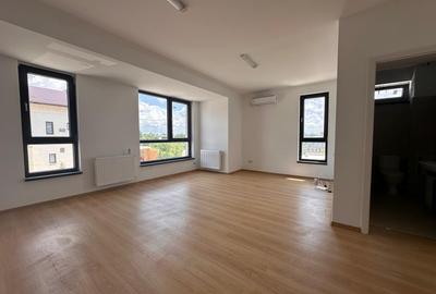 Apartament cu 4 camere semidecomandat în Bragadiru
